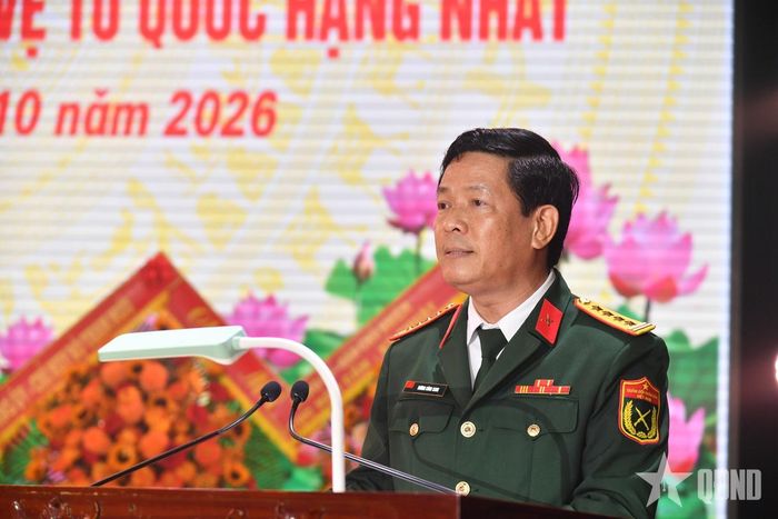Đại tá Dương Công Sang, Chủ nhiệm Chính trị Quân khu 9 đọc diễn văn ôn lại truyền thống.