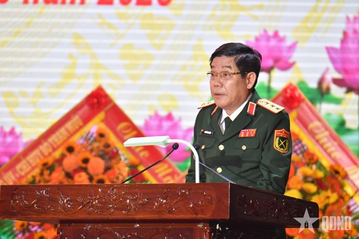 Thượng tướng Nguyễn Văn Gấu, Ủy viên Trung ương Đảng, Thứ trưởng Bộ Quốc phòng phát biểu chỉ đạo tại Lễ kỷ niệm.