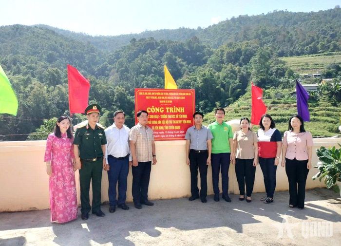 Công trình nước sinh hoạt trị giá hơn 400 triệu đồng được Trung đoàn 15 kết nối góp phần cải thiện điều kiện sinh hoạt cho giáo viên, học sinh xã Yên Minh, tỉnh Tuyên Quang.
