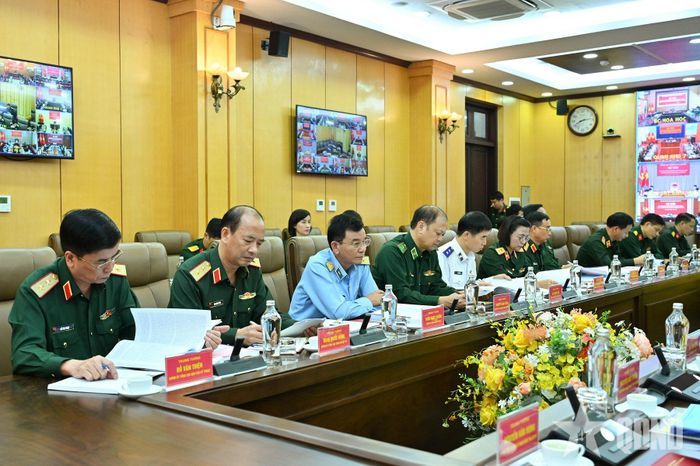 Các đại biểu dự hội thảo tại điểm cầu Tổng cục Chính trị.