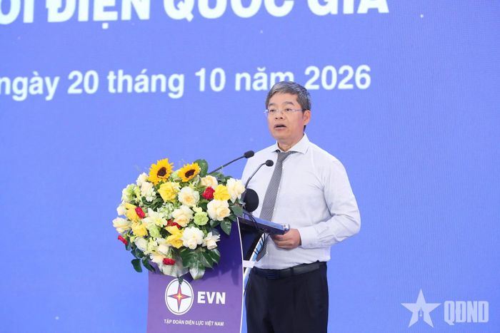 Ông Nguyễn Tài Anh, Phó tổng giám đốc EVN báo cáo tại buổi lễ. 