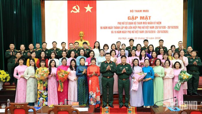 Thủ trưởng Bộ Tham mưu, Tổng cục Hậu cần - Kỹ thuật và cán bộ, hội viên phụ nữ Cơ quan Bộ Tham mưu.  