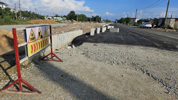 Nhà thầu đã hoàn thành phần nền, móng đường chiều dài khoảng 2km ở gói thầu số 20.