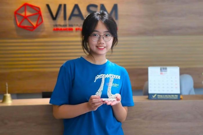 Với Xuân, Toán học không hề khô khan mà có vẻ đẹp riêng. Ảnh: NVCC