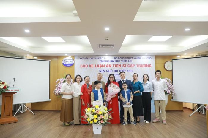Gia đình luôn là điểm tựa của tân Tiến sĩ.