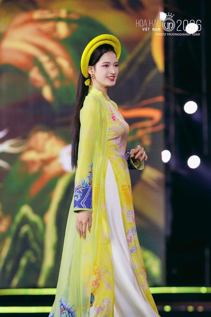 Tạ Thị Hoa (trường ĐH Khoa học, ĐH Thái Nguyên) dành lời tri ân cho mẹ và bà nhân ngày 20/10, mong sự trưởng thành của mình sẽ khiến những người thân yêu tự hào.