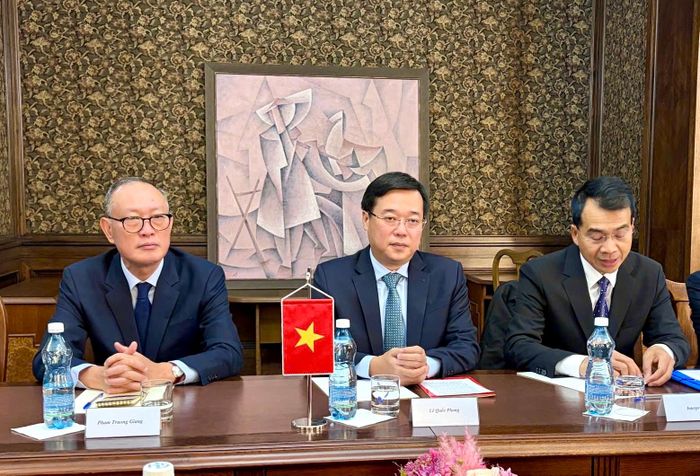 Phó Bí thư Thường trực Thành ủy TPHCM Lê Quốc Phong tại buổi làm việc với Quốc vụ khanh Bộ Văn hoá Slovakia. Ảnh: MINH QUẾ