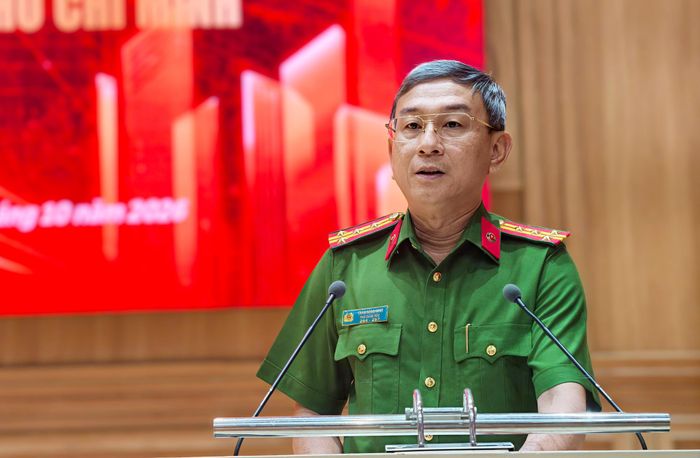  Đại tá Trần Hồng Minh, Phó Giám đốc Công an TPHCM phát biểu tại buổi lễ. Ảnh: NGUYỄN TÂN 