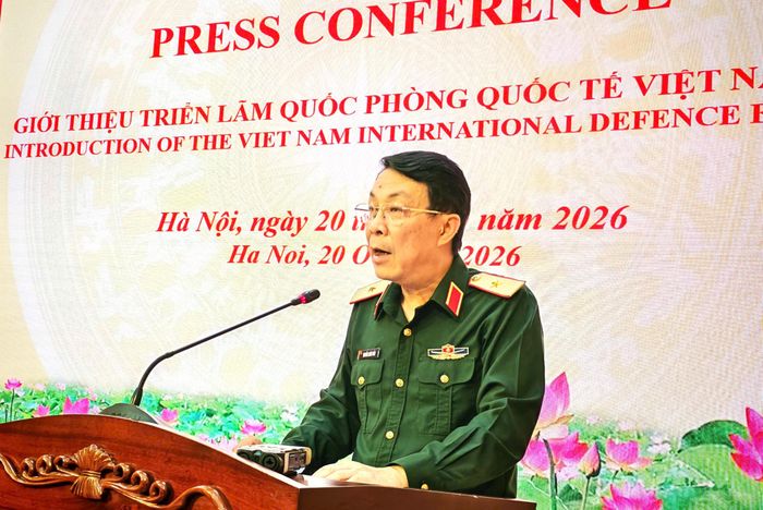  Thiếu tướng Nguyễn Xuân Thủy phát biểu tại họp báo. Ảnh: TRẦN BÌNH 