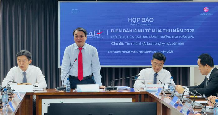 Ông Lê Trường Duy giới thiệu chương trình Diễn đàn Kinh tế Mùa thu 2026, dự kiến quy tụ hơn 1.500 đại biểu trong nước và quốc tế. Ảnh ĐÌNH DƯ