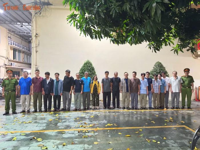 Công an khởi tố tổng cộng 26 bị can về các tội môi giới mại dâm, tổ chức đánh bạc và đánh bạc.