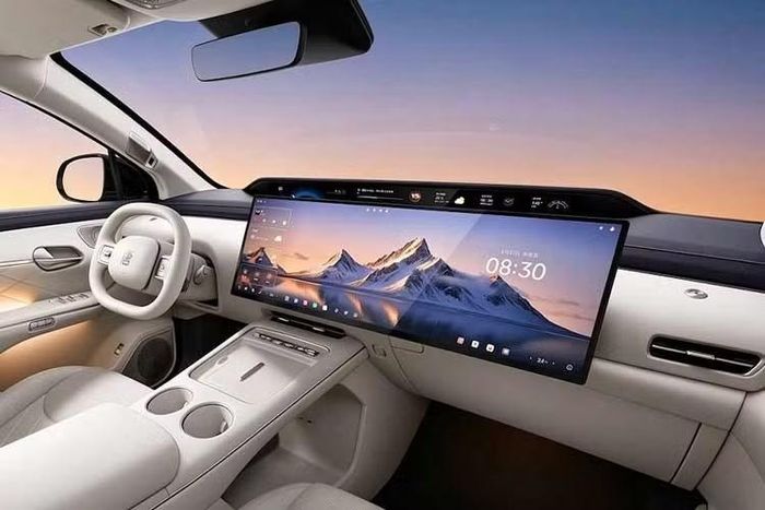 Hệ động lực của xe gồm mô-tơ bất đồng bộ AC ở trục trước với công suất đỉnh 215kW do Dongguan FinDreams Powertrain sản xuất, kết hợp cùng động cơ đồng bộ nam châm vĩnh cửu ở trục sau đạt công suất đỉnh 300kW do Xi’an BYD Automotive Components cung cấp.
