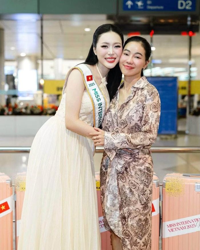 Kiều Duy cũng gửi lời chúc đến bà Phạm Kim Dung, người truyền cho cô nhiều cảm hứng trong công việc và cuộc sống. Cô đồng thời chúc tất cả phụ nữ xinh đẹp, vui vẻ và được yêu thương thật nhiều. Ảnh: FB Kiều Duy.