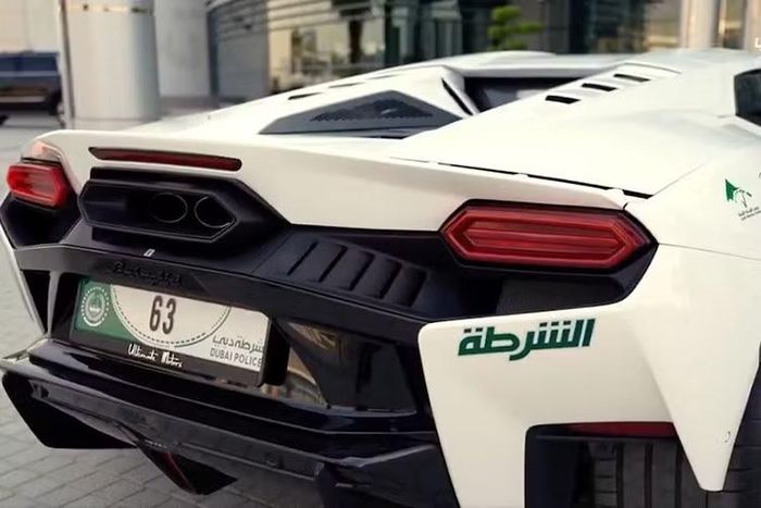 Martino Picotti, tổng giám đốc của Lamborghini Abu Dhabi và Dubai, mô tả việc bàn giao này là sự tiếp nối tự nhiên của mối quan hệ chặt chẽ giữa nhà sản xuất ô tô Ý và Các Tiểu vương quốc Ả Rập Thống nhất.