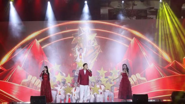 Các tiết mục văn nghệ sôi động mở màn cho Đại nhạc hội “TNU Dien Bien Welcome Fest 2026”.