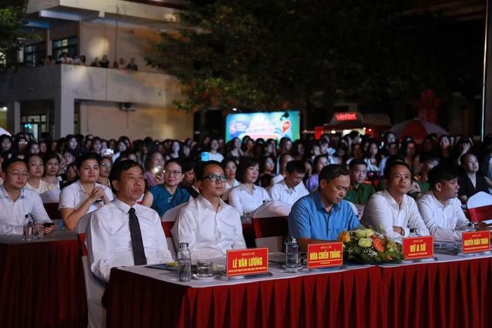 Các đại biểu tham dự chương trình.