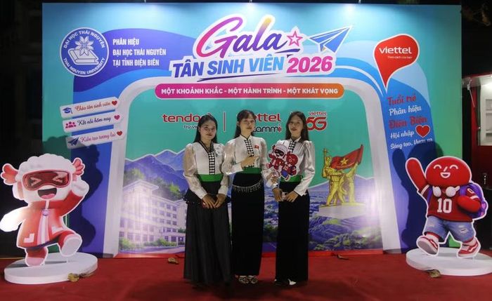 Các sinh viên Phân hiệu Đại học Thái Nguyên tại Điện Biên.
