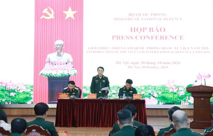 Đại diện Ban tổ chức cung cấp các thông tin về triển lãm tại họp báo. Ảnh: Đình Tuệ.