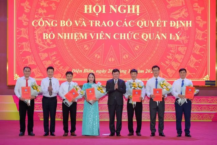Trao Quyết định bổ nhiệm cấp trưởng các khoa thuộc Phân hiệu Đại học Thái Nguyên tại Điện Biên.
