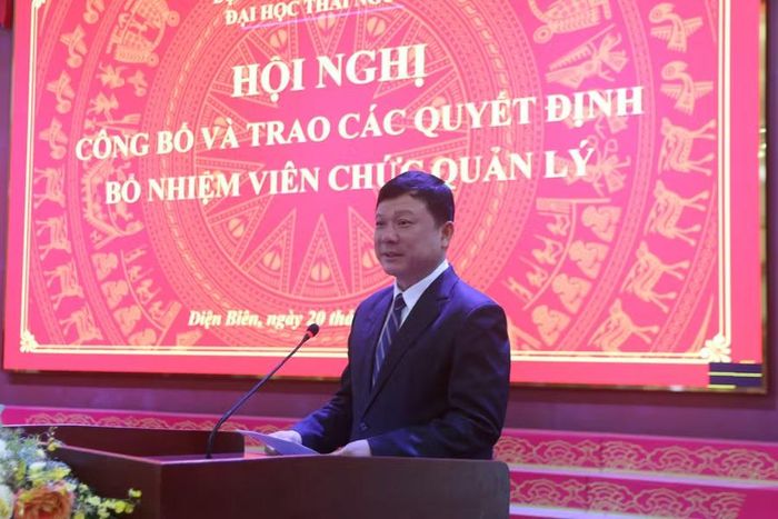 PGS.TS. Hoàng Văn Hùng phát biểu giao nhiệm vụ tại Hội nghị.