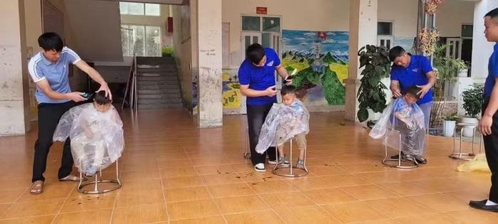 Các em học sinh được chăm sóc tận tình.