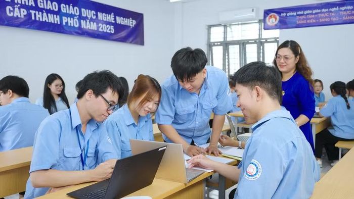 Sinh viên ngành Quản trị doanh nghiệp vừa và nhỏ - Trường Cao đẳng Nghề TPHCM.