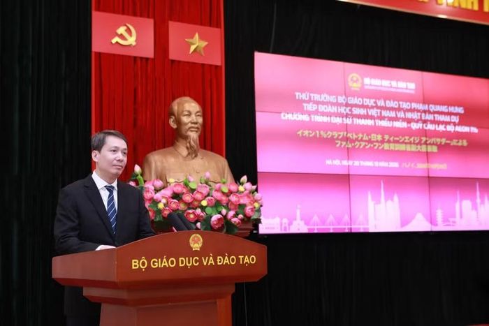 Thứ trưởng Phạm Quang Hưng trao đổi tại buổi tiếp.