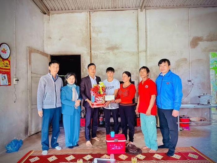 Quỹ “Giúp bạn đến trường” suốt 15 năm bền bỉ kết nối những tấm lòng nhân ái, chắp cánh ước mơ học trò.