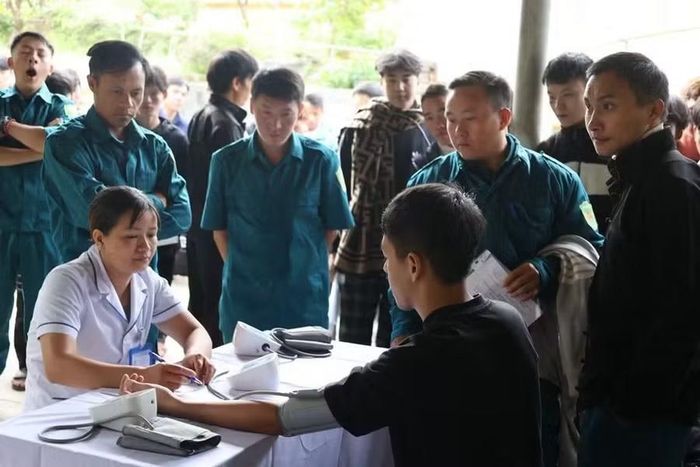 Người dân được chăm sóc sức khỏe thường xuyên.