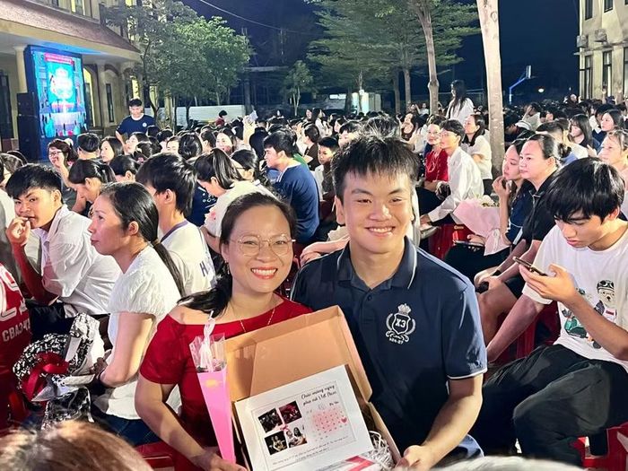Khi gia đình trở thành điểm tựa yêu thương, nhà trường là nơi đồng hành và định hướng, học sinh sẽ có thêm điều kiện phát triển hài hòa cả tri thức lẫn tâm hồn.
