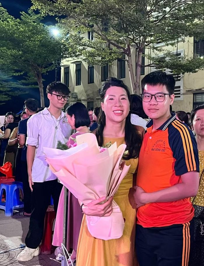 Lời yêu thương được trao gửi, nụ cười của mẹ đã nở trên môi.