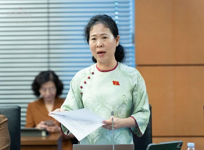 Đại biểu Tô Ái Vang, Đoàn ĐBQH thành phố Cần Thơ phát biểu. (Nguồn: Quốc hội)