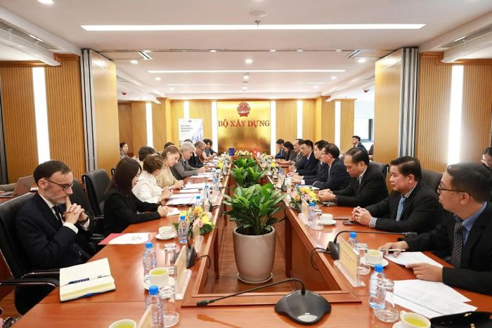 Toàn cảnh buổi lễ ký kết Bản ghi nhớ hợp tác giữa Bộ Xây dựng và Cơ quan phát triển Pháp. (Nguồn: Bộ Xây dựng)