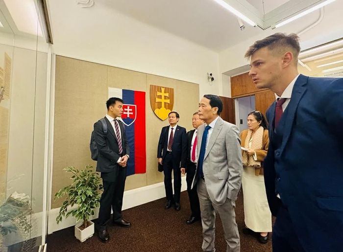 Đoàn tham quan Bảo tàng Cảnh sát Slovakia. (Nguồn: Đại sứ quán Việt Nam tại Slovakia)
