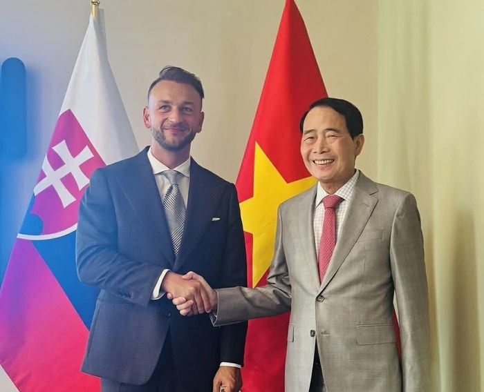 Ông Matúš Šutaj Eštok, Bộ trưởng Bộ Nội vụ Slovakia và Thượng tướng Lê Quốc Hùng, Thứ trưởng Bộ Công an Việt Nam. (Nguồn: Đại sứ quán Việt Nam tại Slovakia)