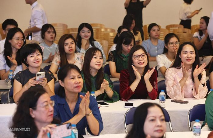 Chương trình có sự tham dự của đại diện lãnh đạo các đơn vị và đông đảo cán bộ, nhân viên nữ của Bộ Ngoại giao. (Ảnh: Thành Long)