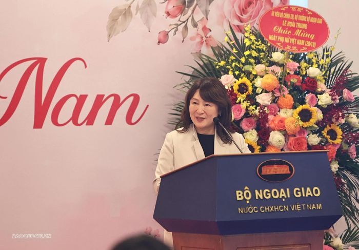 Nghệ nhân Katayama Mamiko phát biểu tại Chương trình. (Ảnh: Thành Long)