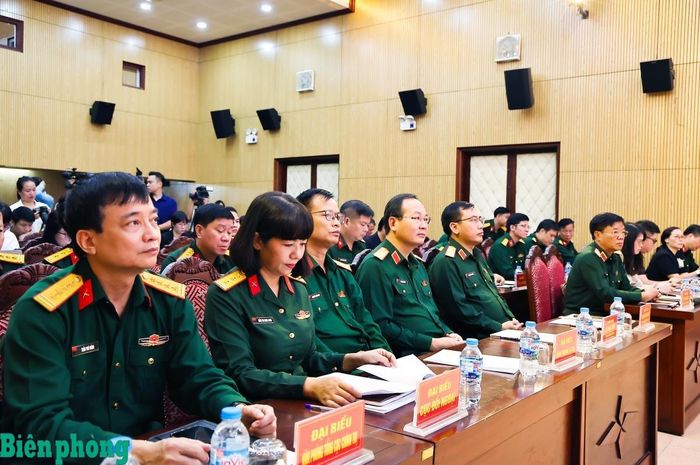 Các đại biểu đại diện cơ quan, đơn vị thuộc Bộ Quốc phòng và các cơ quan chức năng tham dự họp báo. Ảnh: Dân Chủ