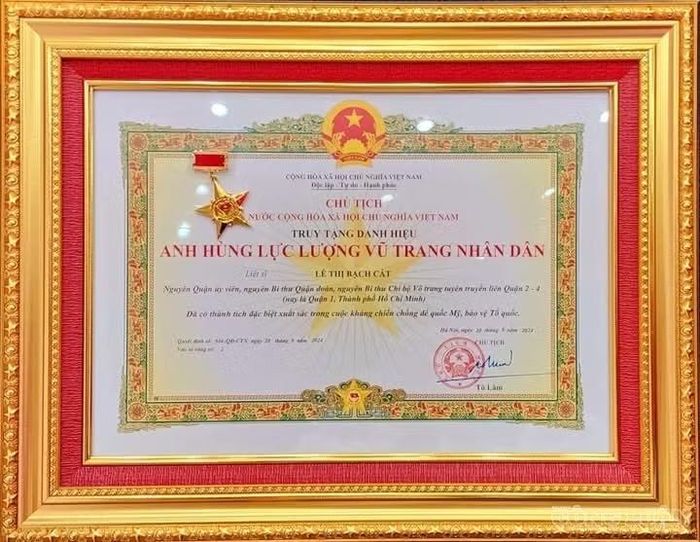 56 năm sau ngày hi sinh, Đảng và Nhà nước đã truy tặng danh hiệu Anh hùng Lực lượng vũ trang nhân dân cho liệt sĩ Lê Thị Bạch Cát. Ảnh: Kim Long