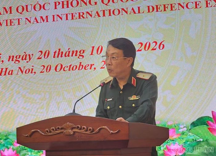 Thiếu tướng Nguyễn Xuân Thủy, Phó Cục trưởng Cục Tuyên huấn phát biểu tại họp báo.