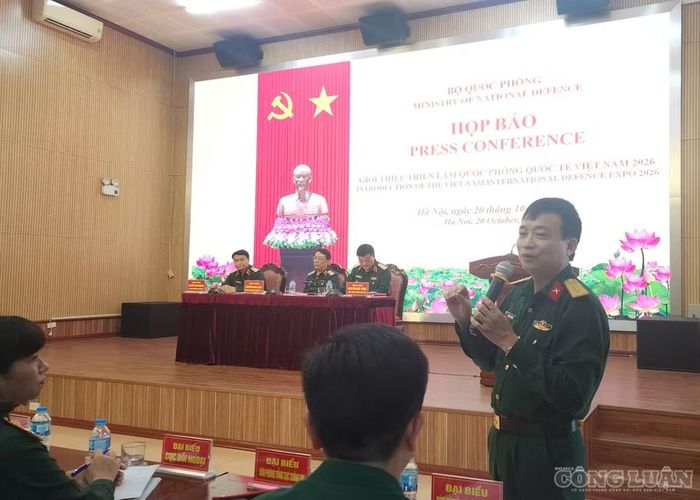 Đại diện Cục Tuyên huấn trao đổi thông tin với báo chí.