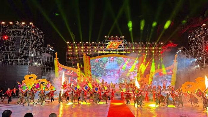 Hải Phòng đẩy mạnh kích cầu tiêu dùng thông qua các hoạt động văn hóa, thể thao và du lịch. (Ảnh: Lễ hội Côn Sơn, Kiếp Bạc mùa Thu 2026 thu hút hàng vạn người dân và du khách)