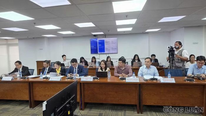 Đại diện các đơn vị doanh nghiệp đồng hành tại Diễn đàn Kinh tế Mùa thu 2026. Ảnh: CK.