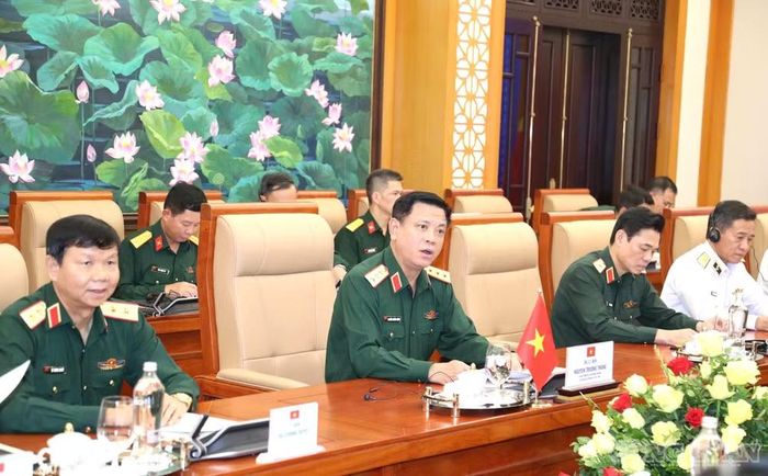 Thượng tướng Nguyễn Trường Thắng (hàng đầu, thứ hai từ trái qua) phát biểu.