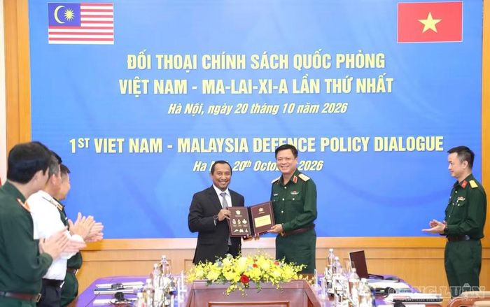 Thượng tướng Nguyễn Trường Thắng và Ngài Datuk Lokman Hakim Ali.