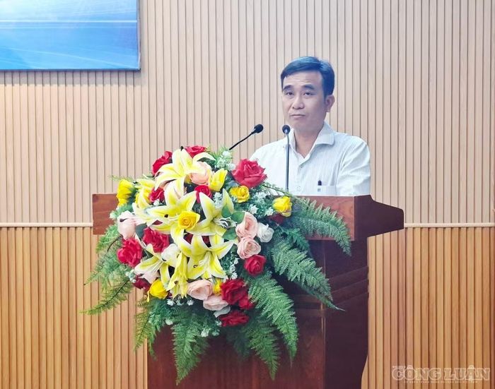 Ông Phạm Văn Mười, Phó Giám đốc Sở Nông nghiệp và Môi trường tỉnh Cà Mau thông tin tại buổi họp báo.