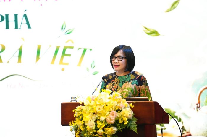 Thay mặt toàn thể nữ cán bộ, công chức, viên chức và người lao động của Bộ, Thứ trưởng Đặng Hoàng Oanh phát biểu đáp từ.