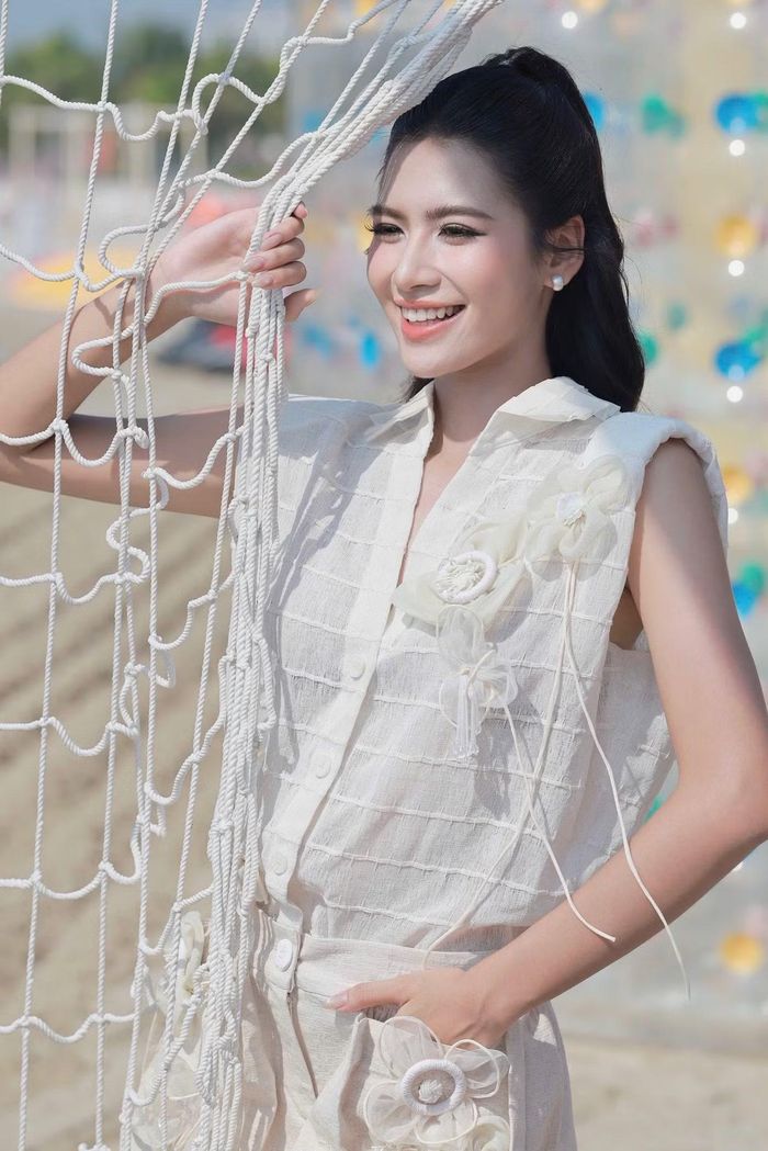 Lưu Phương Anh (SBD 290) là một trong bốn đại diện Hải Phòng vào chung kết Hoa hậu Việt Nam 2026. Cô sinh năm 2002, cao 1,71 m, số đo ba vòng 86-58-92 cm. Trong đêm chung khảo tại Khu Du lịch quốc tế Đồi Rồng. TP Hải Phòng, người đẹp hoàn thành các phần trình diễn và được gọi tên vào Top 25, tiếp tục hành trình tranh vương miện ngay trên quê hương.