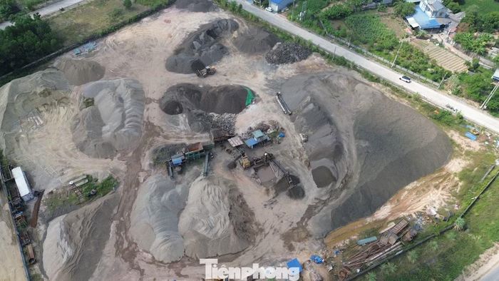 Nhiều tháng nay, người dân khu tái định cư Trung Thành (phường Quyết Thắng, tỉnh Thái Nguyên) phản ánh tình trạng ô nhiễm tiếng ồn, khói bụi do hoạt động vận chuyển, tập kết, chế biến khoáng sản của Công ty TNHH xây dựng và thương mại Hữu Huệ gây ra.