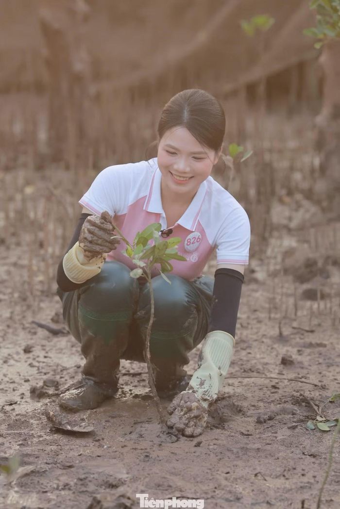 Ái Linh có dịp tìm hiểu sâu hơn về lịch sử dân tộc, bày tỏ lòng biết ơn thế hệ đi trước, đồng thời tham gia hoạt động chưa được thử sức nhằm nâng cao ý thức bảo vệ môi trường và trách nhiệm với cộng đồng.